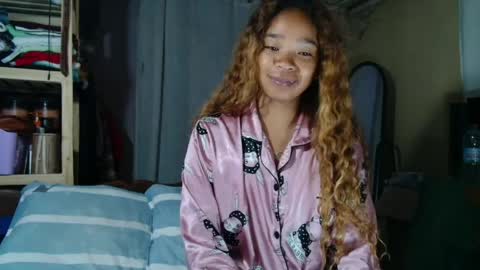 roxanne_98 online show from April 16, 2:22 am