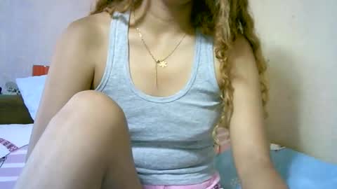 roxanne_98 online show from December 23, 3:23 am