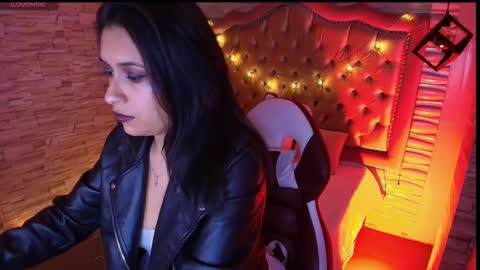 roxanne_han online show from October 10, 11:49 am