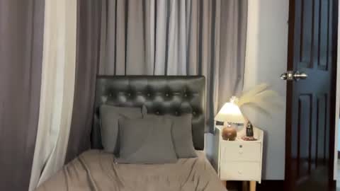 roxiethogersen online show from July 14, 10:09 am