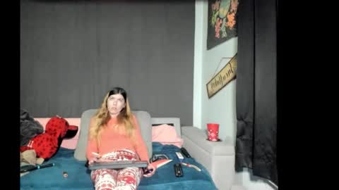 roxihazeleyes online show from February 26, 6:06 am