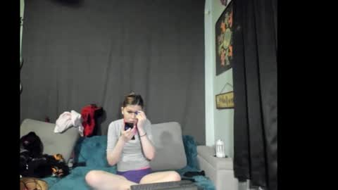 roxihazeleyes online show from November 20, 1:04 am