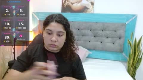 Snapshot of roxx_iie chatting on October 8, 3:02 am roxiie online show from October 8, 3:02 am