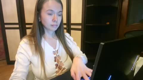 roxxana_xxx online show from December 6, 12:44 pm