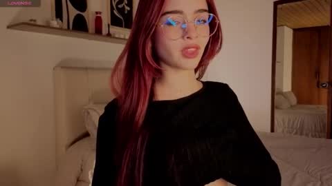 Snapshot of roxxy_mora chatting on October 23, 9:04 pm Roxxy online show from October 23, 9:04 pm