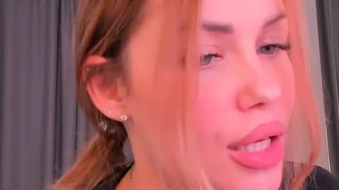 Snapshot of roxy_wet chatting on February 20, 5:30 pm Roxy follow me online show from February 20, 5:30 pm