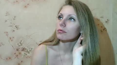 roxyfox18x01 online show from February 13, 5:27 pm