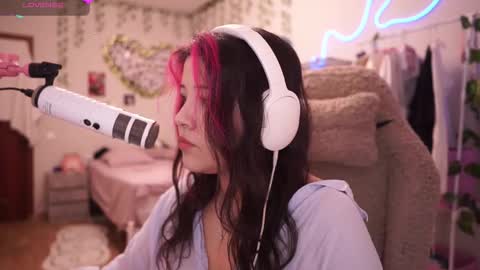 roxysuh online show from March 28, 8:27 am