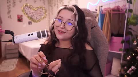 roxysuh online show from January 19, 8:35 am