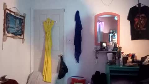 rraineonme online show from April 11, 7:24 am