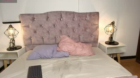 ruby_rouge_ online show from April 1, 1:41 pm