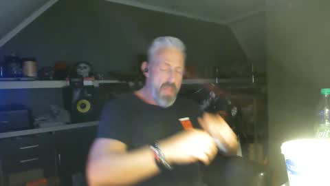 Snapshot of ruffi77 chatting on October 16, 11:36 pm Chico que rico Caliente online show from October 16, 11:36 pm