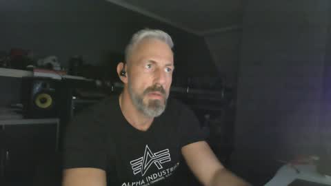 Snapshot of ruffi77 chatting on January 28, 11:07 pm Chico que rico Caliente online show from January 28, 11:07 pm