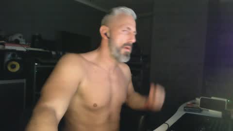 Snapshot of ruffi77 chatting on February 4, 4:59 am Chico que rico Caliente online show from February 4, 4:59 am