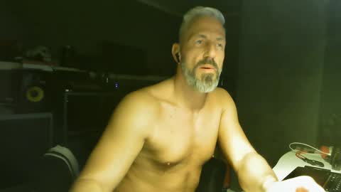 Snapshot of ruffi77 chatting on January 18, 8:51 pm Chico que rico Caliente online show from January 18, 8:51 pm