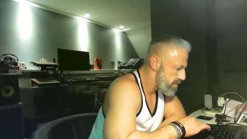 Chico que rico Caliente online show from February 17, 2:32 am