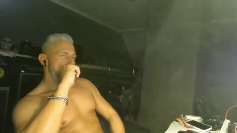 Snapshot of ruffi77 chatting on February 14, 1:56 am Chico que rico Caliente online show from February 14, 1:56 am