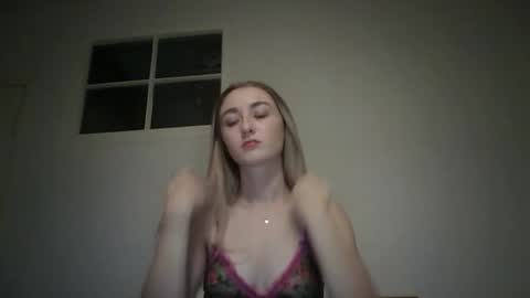 Snapshot of running_girl_izzy chatting on October 28, 7:26 pm Izzy online show from October 28, 7:26 pm