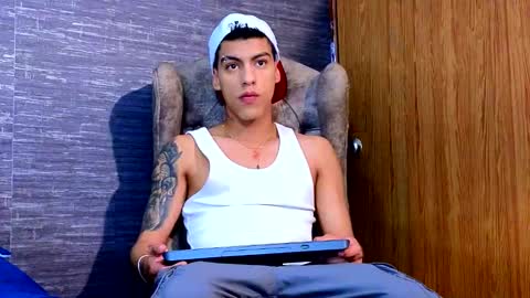  R U S S E L L  online show from February 7, 12:20 am