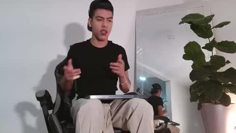  R U S S E L L  online show from January 14, 11:07 am