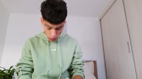  R U S S E L L  online show from March 28, 10:55 pm