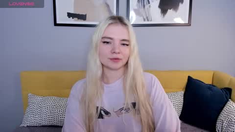 ruthbryant online show from November 14, 1:52 am