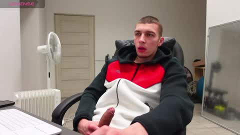 RYAN DOZER online show from March 29, 6:04 am