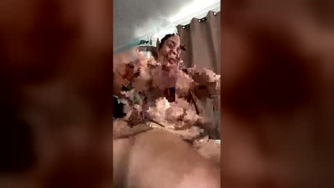 Hanna  online show from April 8, 4:54 pm