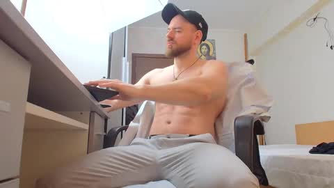 Ryanstone  online show from March 18, 5:02 am