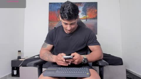 ryanwhite3 online show from April 1, 12:55 am