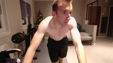 Snapshot of ryukukamifr chatting on December 2, 6:38 pm Ryuk FR online show from December 2, 6:38 pm