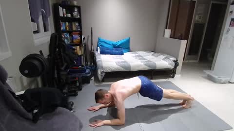 Snapshot of ryukukamifr chatting on February 24, 7:09 pm Ryuk FR online show from February 24, 7:09 pm