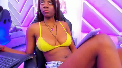 Snapshot of sabrinabrownn chatting on October 17, 7:01 am SabrinnaBrownn online show from October 17, 7:01 am