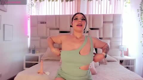 sabrinavelvet_ online show from September 28, 2:37 pm