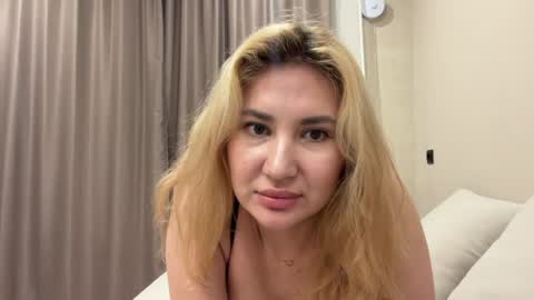 sacreed_lovee online show from June 26, 2:33 pm