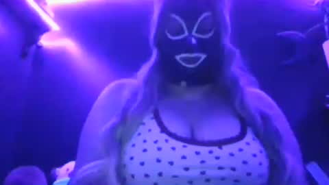 saddybaddie online show from July 27, 6:00 am