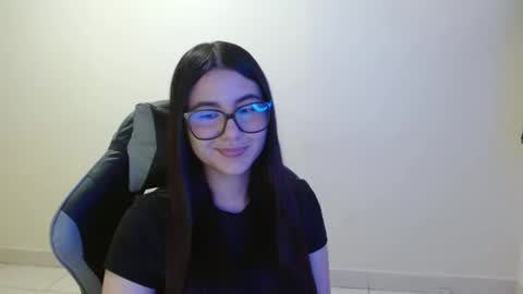 Sahaliefox  online show from November 20, 9:56 pm