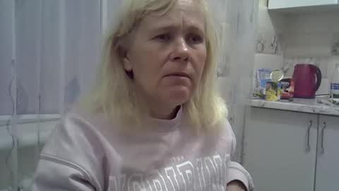 Snapshot of sakura_blonde chatting on December 16, 11:18 pm sakura_blonde online show from December 16, 11:18 pm