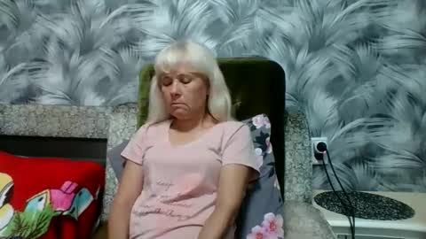 Snapshot of sakura_blonde chatting on October 9, 9:37 am sakura_blonde online show from October 9, 9:37 am