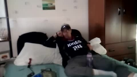 Snapshot of salis1981 chatting on October 18, 11:42 pm salis1981 online show from October 18, 11:42 pm