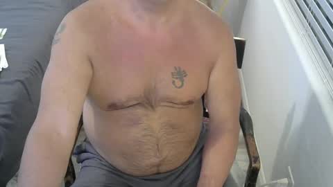 Snapshot of saltydogg chatting on December 12, 3:21 am Saltyy online show from December 12, 3:21 am