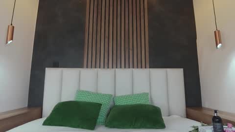   online show from December 14, 12:33 pm