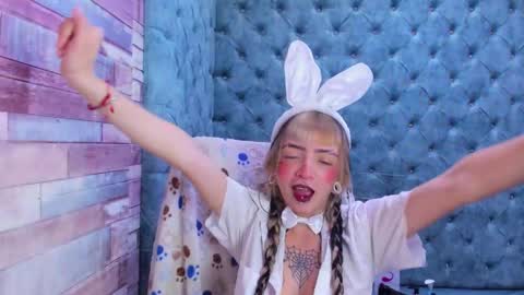 Samantha Smitth online show from October 18, 4:49 am