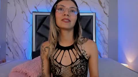 SAMANTHA ECHEVERRY online show from April 10, 1:49 pm