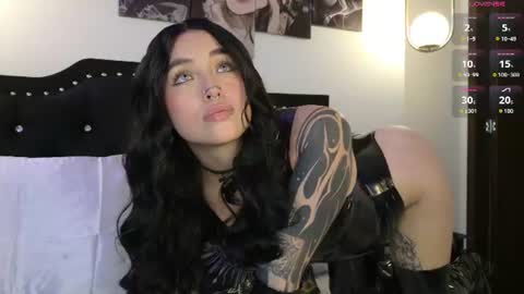 IGSamanthaGrant 10 online show from August 3, 8:04 pm