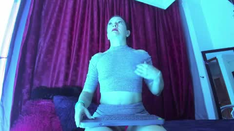 samiicontreras_ online show from June 8, 11:11 am