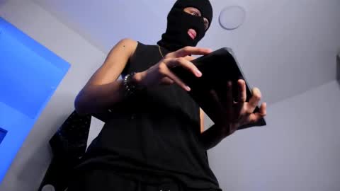   online show from October 18, 7:01 am