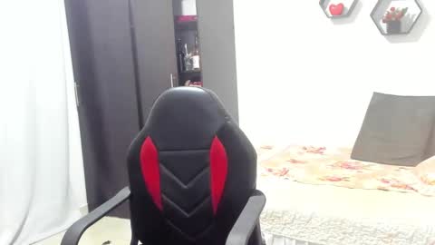 Sanddi  online show from December 22, 9:32 pm