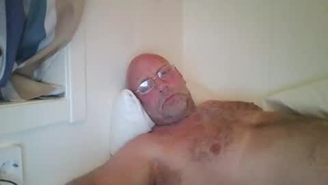 sandnesrune523 online show from November 13, 6:16 am