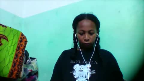 sandra1253099 online show from December 3, 7:36 pm